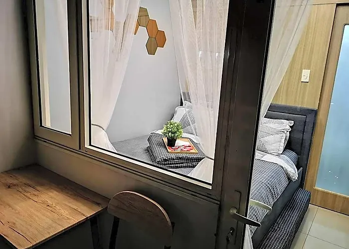 Отель Shore Residences Mall Of Pool View 200mbps Free Wi-fi 4*