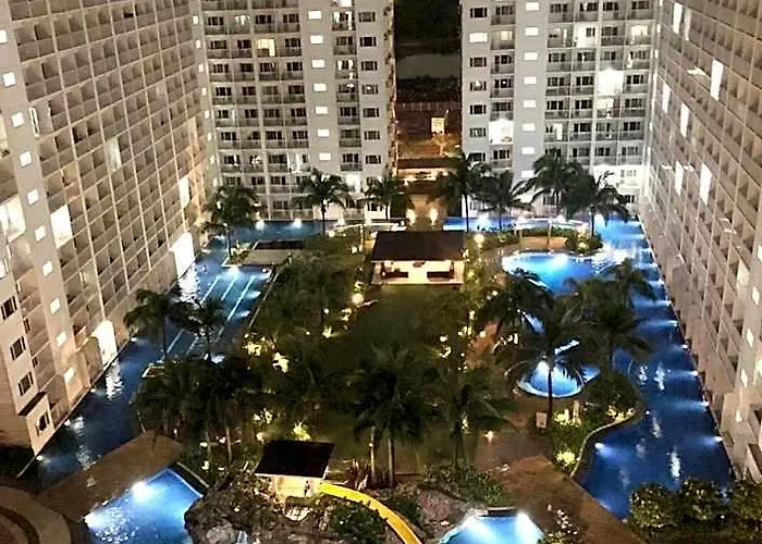 Отель Shore Residences Mall Of Pool View 200mbps Free Wi-fi 4*